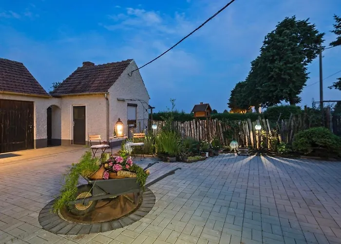 Holiday home Dreiseitenhof In Ruhiger Lage Haus Gottfriede